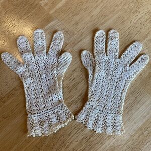 Elegant Vintage Crochet Gloves